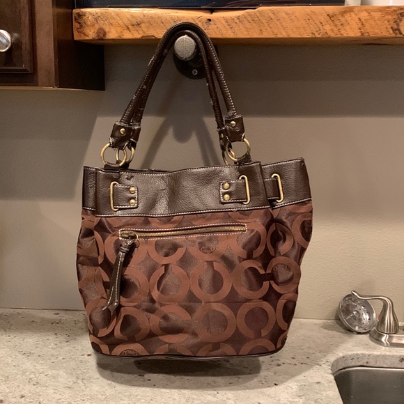 Coach Handbags - AUTHENTIC Coach purse